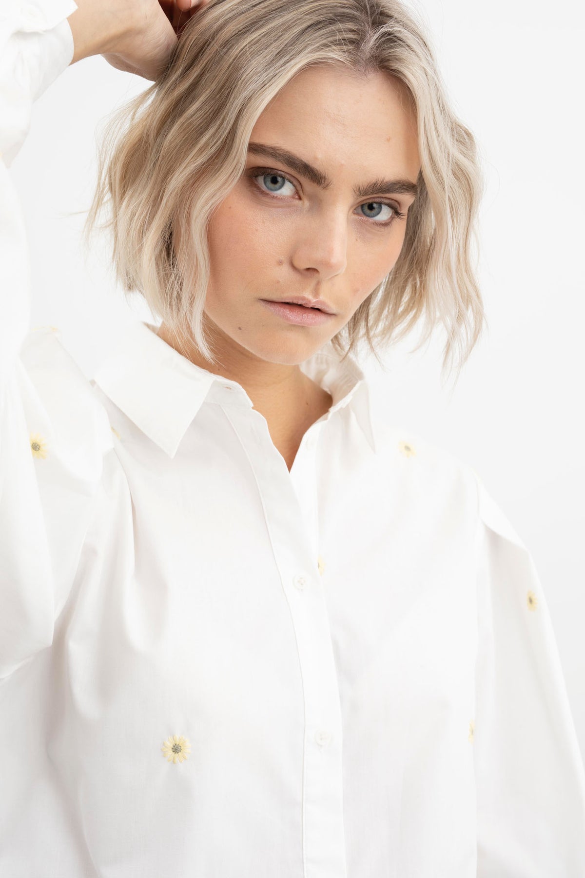 Sofia Shirt - Embroided Sun Flower