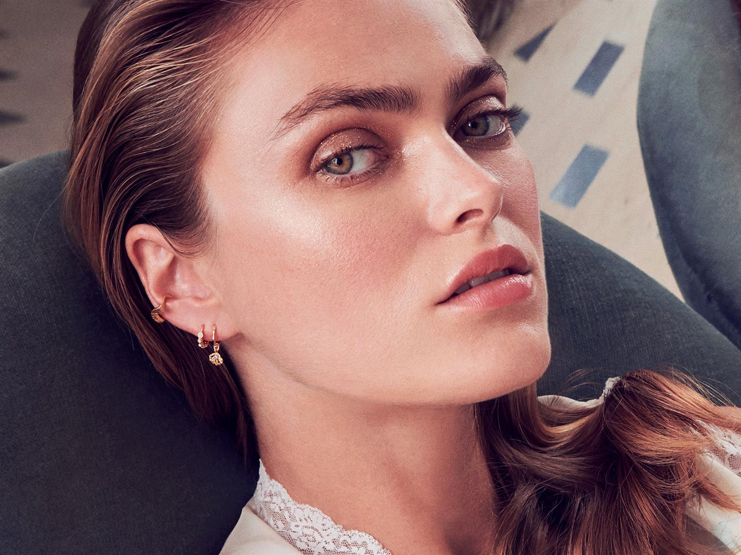 Kendra Earring - Gold - Maanesten - Tilbehør - VILLOID.no