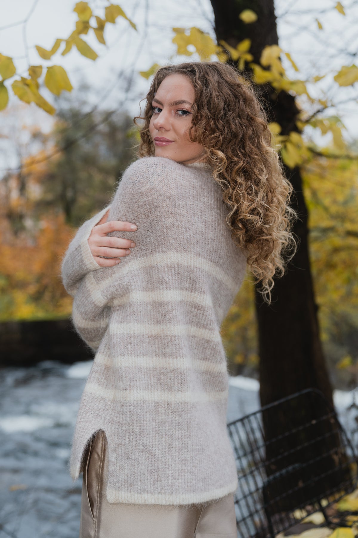 Ovalis Knit T-Neck - Crockery