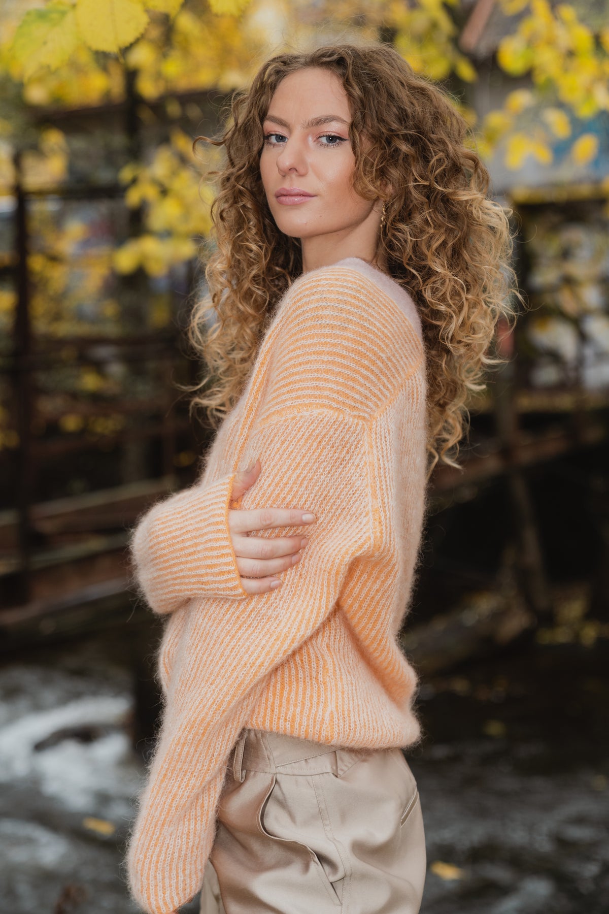 Vibse Knit V-Neck - Apricot