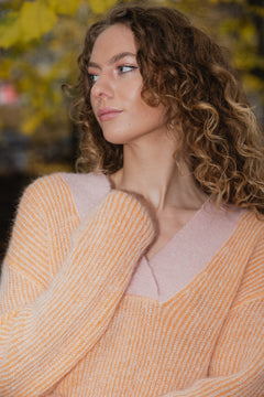 Vibse Knit V-Neck - Apricot
