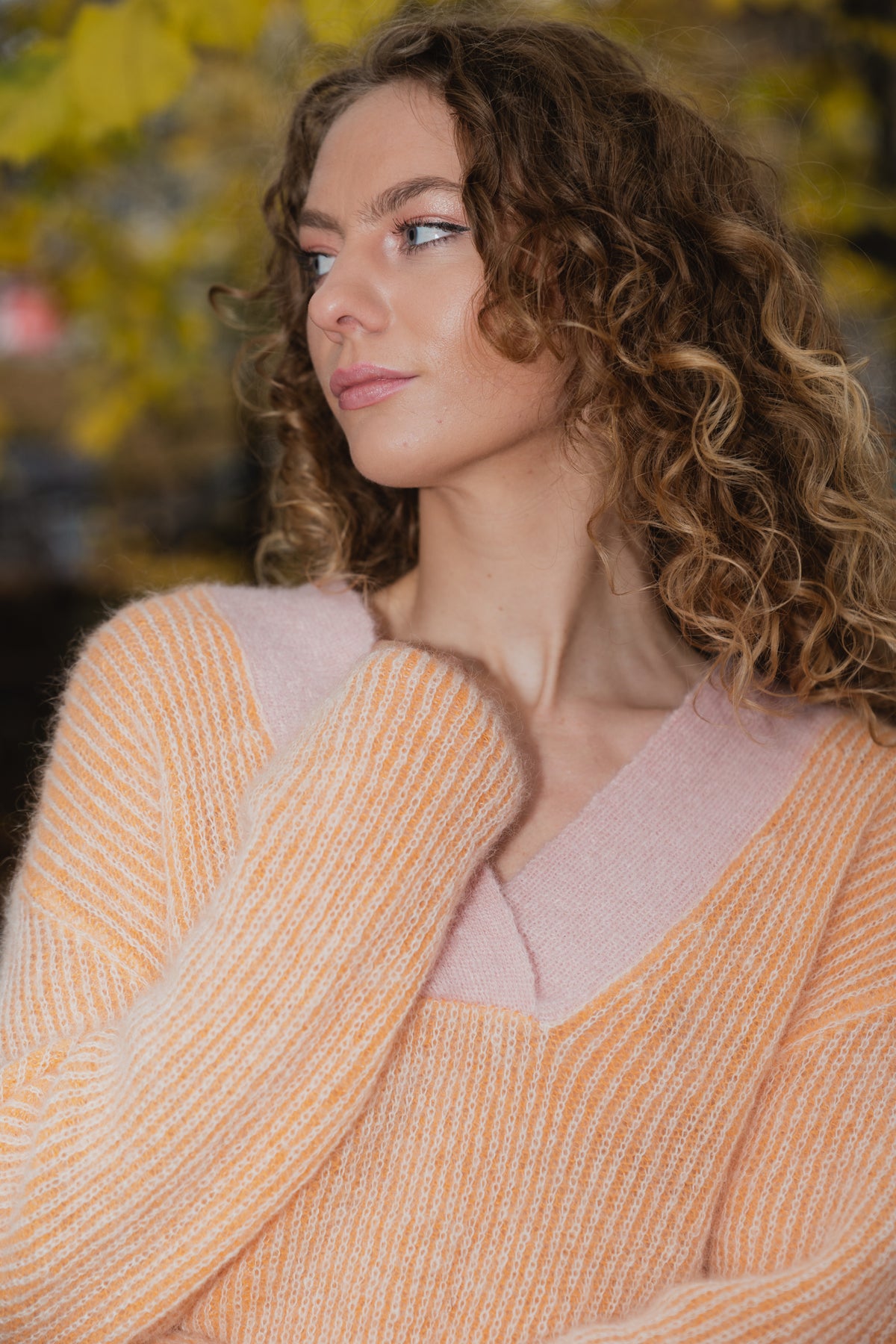 Vibse Knit V-Neck - Apricot