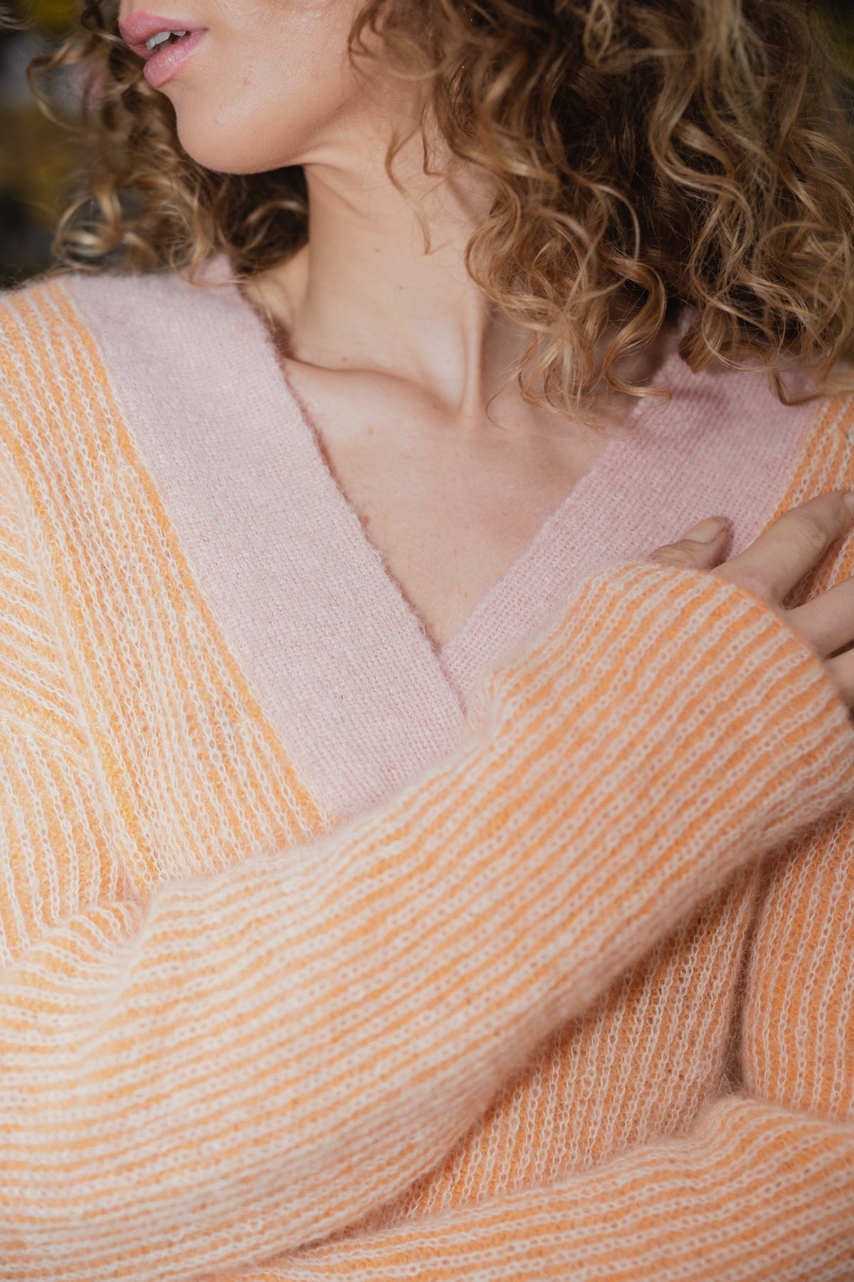 Vibse Knit V-Neck - Apricot