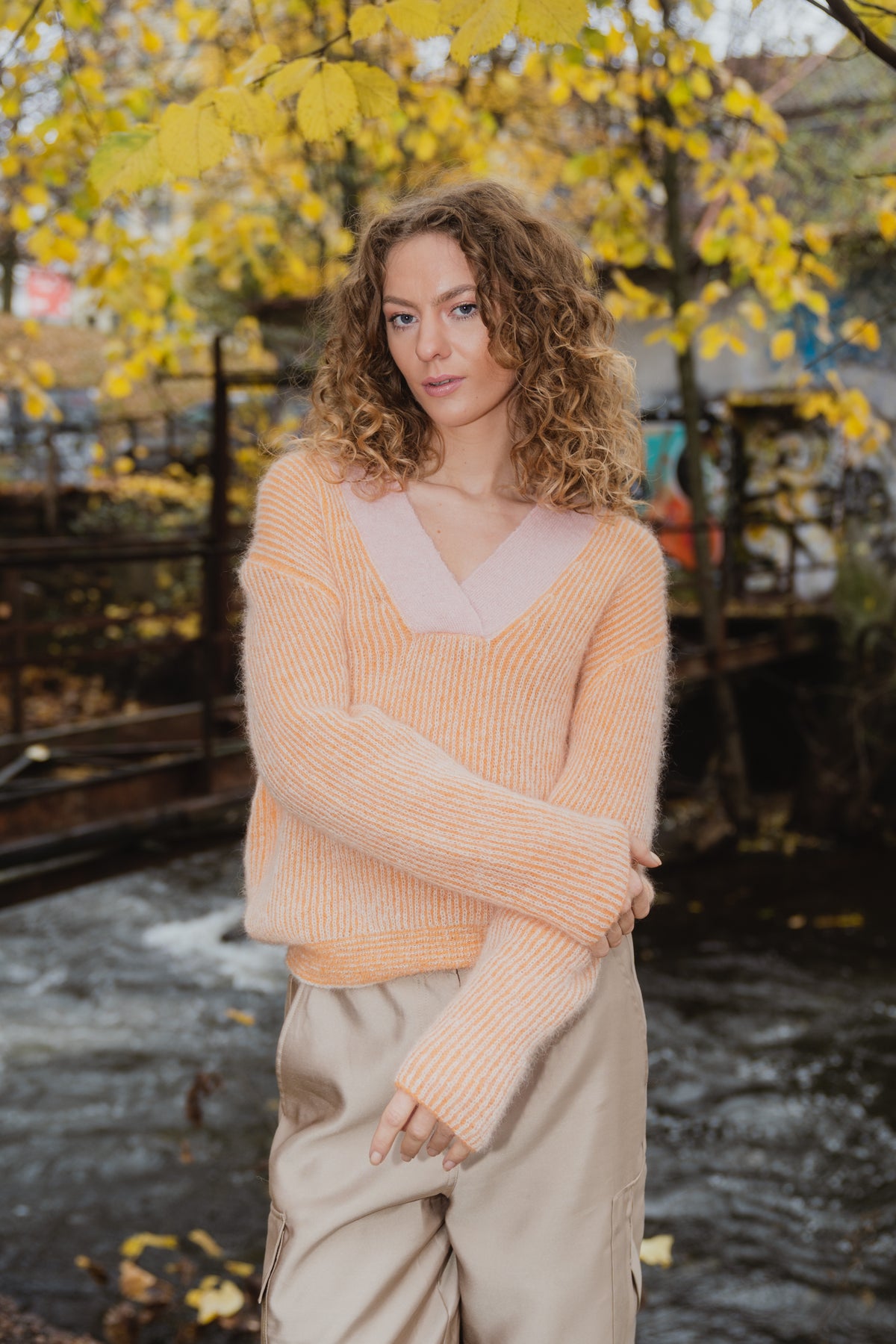 Vibse Knit V-Neck - Apricot