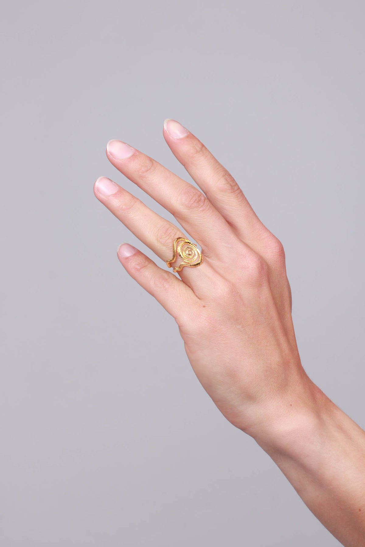Vica Ring - Gold - Maanesten - Tilbehør - VILLOID.no