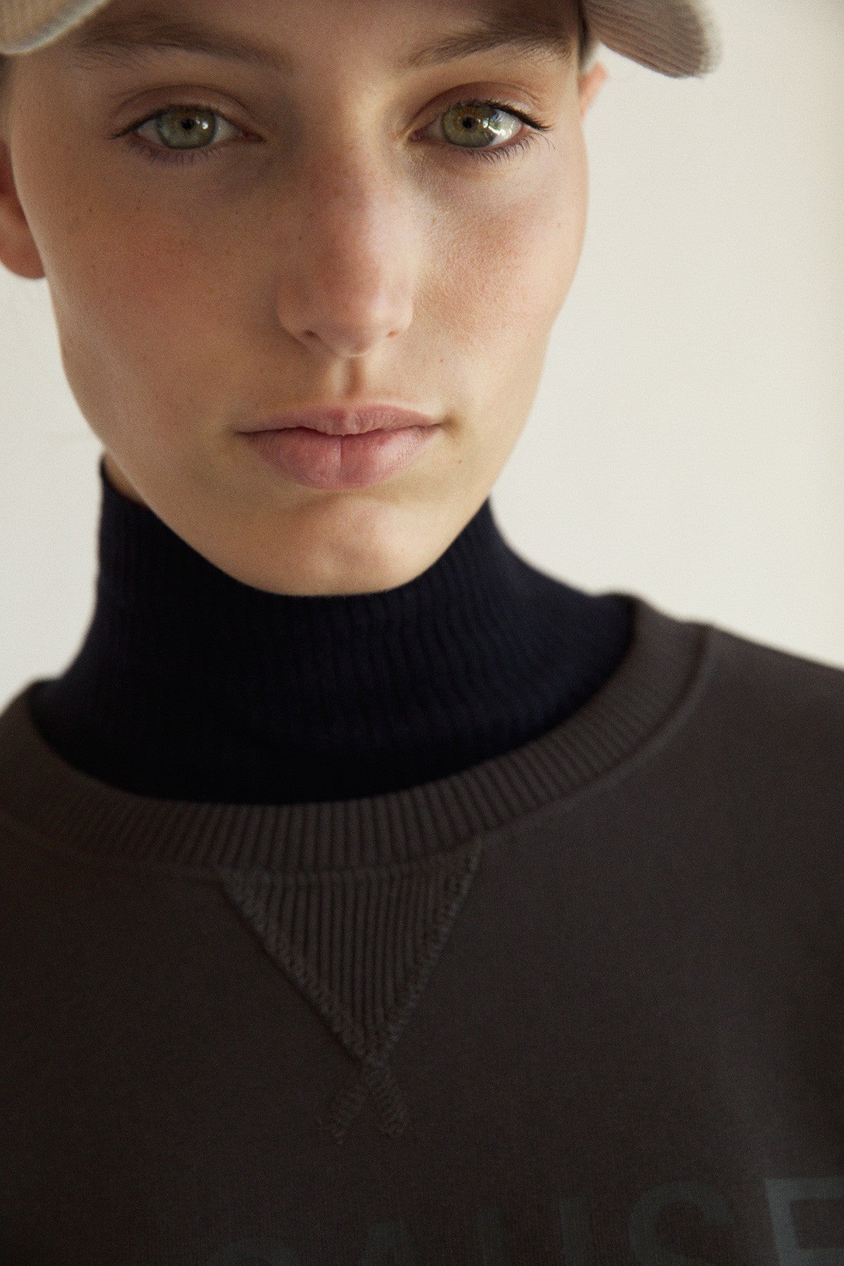 Llanesalf Because Woman Sweatshirt - Asphalt