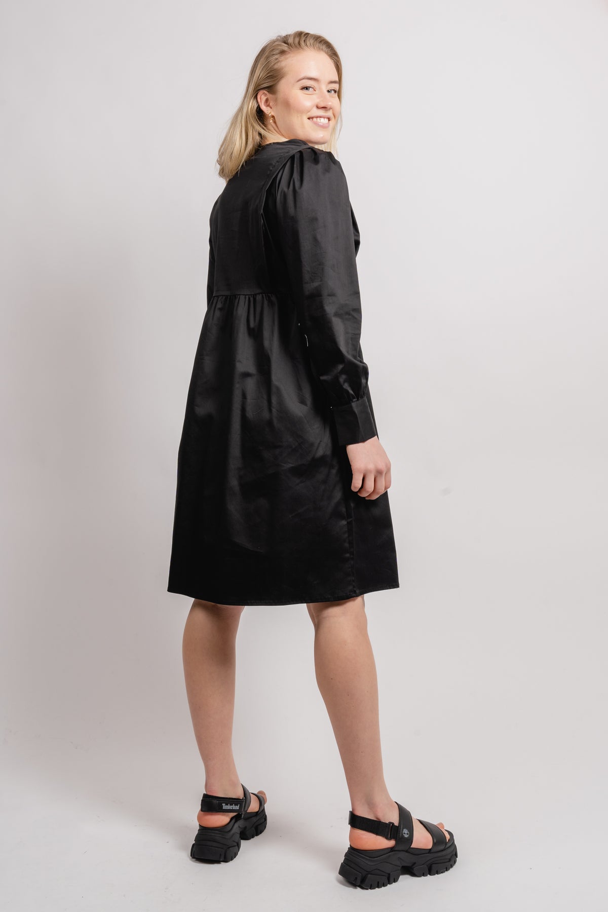 Cilla Bomba Short Dress - Svart