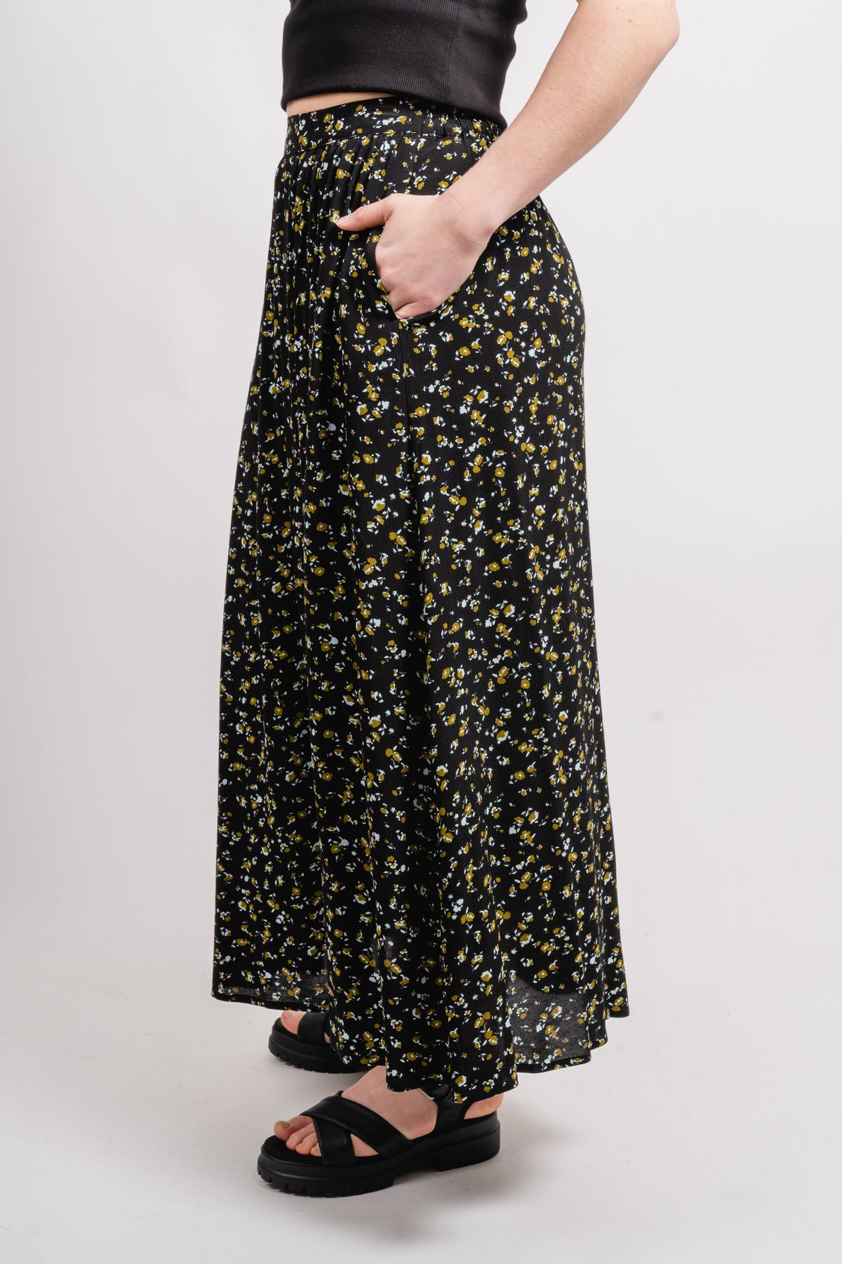 Bellaris Jalina Skirt Aop - Black Flowers