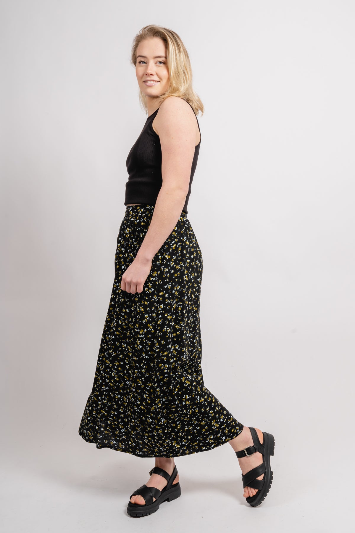 Bellaris Jalina Skirt Aop - Black Flowers