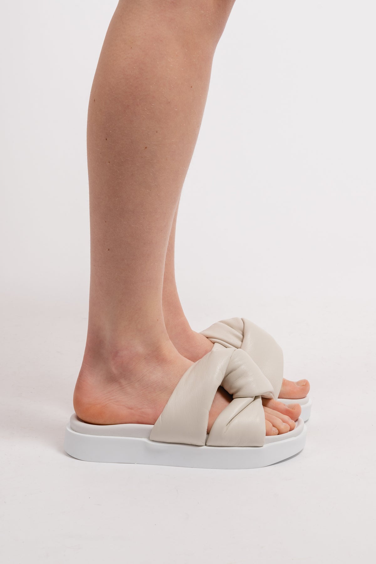 Soft Crossed - Off-White