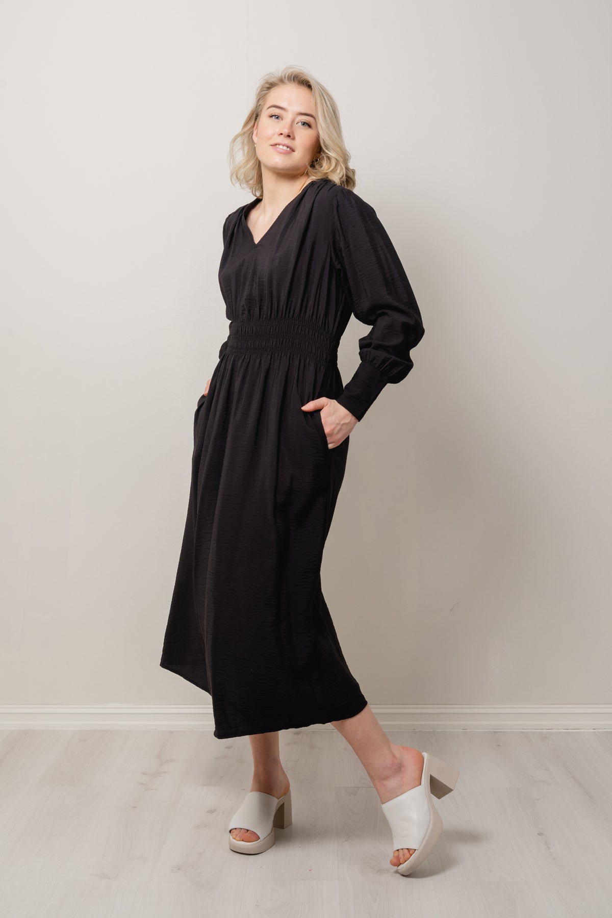 Karrie Ladonna Dress - Svart