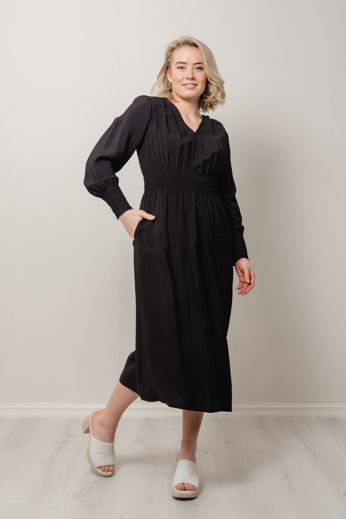 Karrie Ladonna Dress - Svart