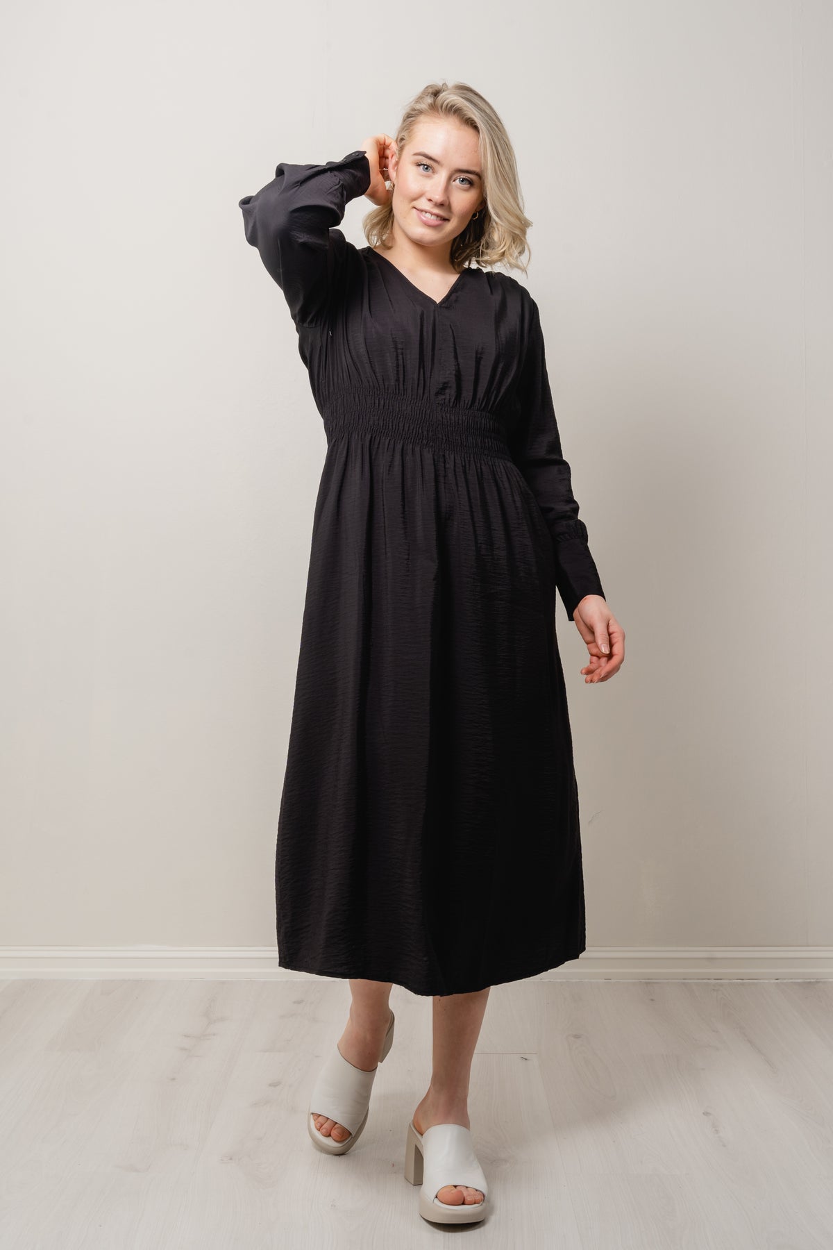 Karrie Ladonna Dress - Svart