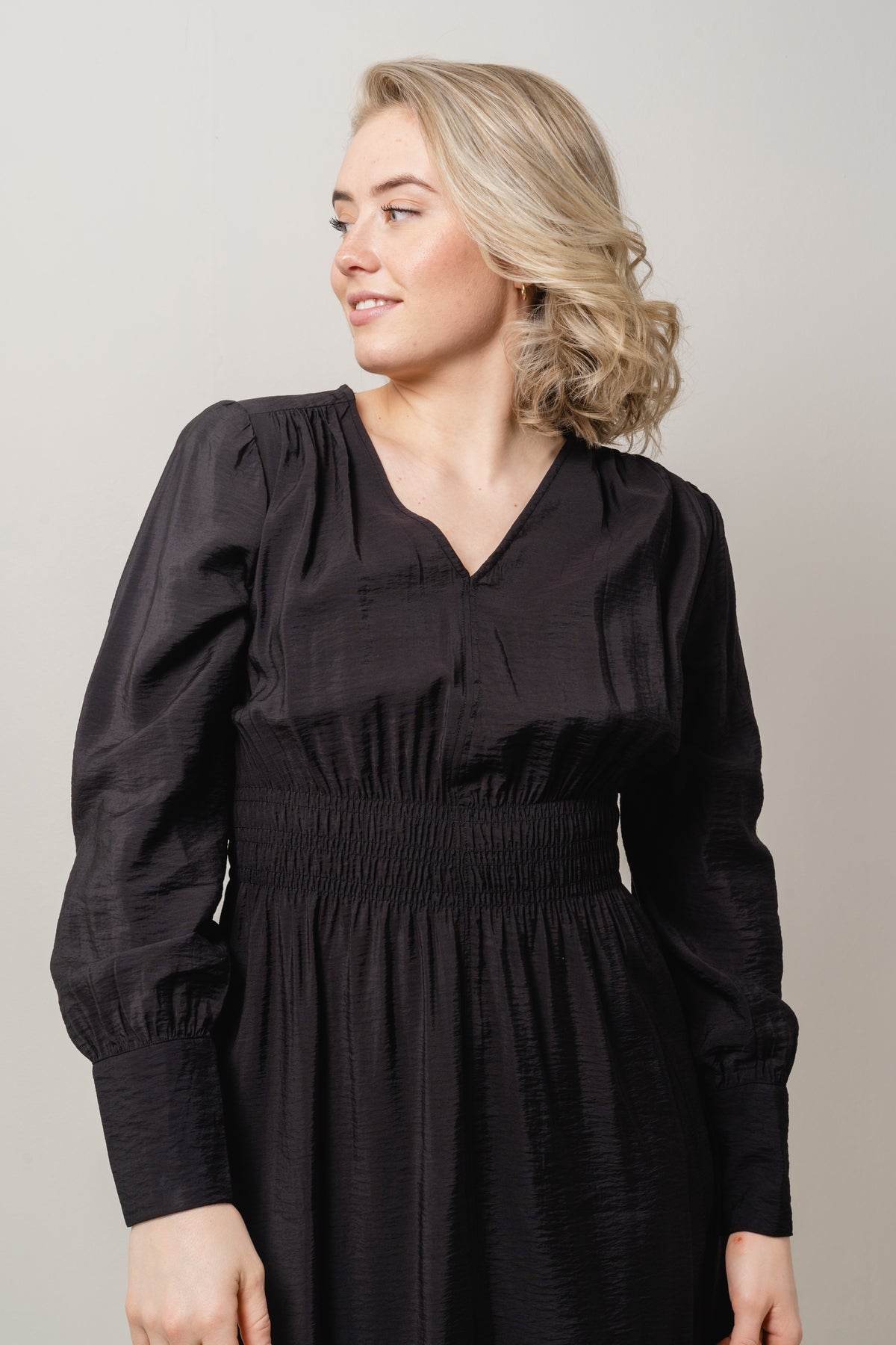 Karrie Ladonna Dress - Svart
