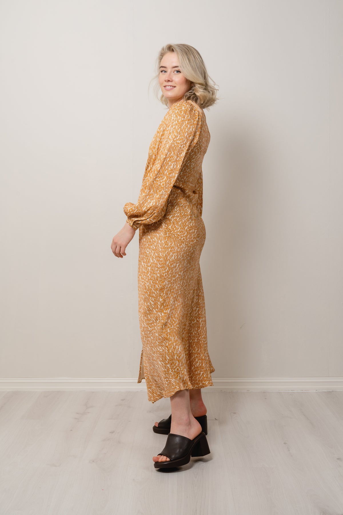 Rattan Dress - Apricot