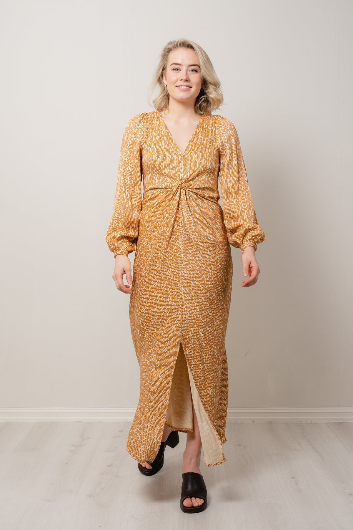 Rattan Dress - Apricot