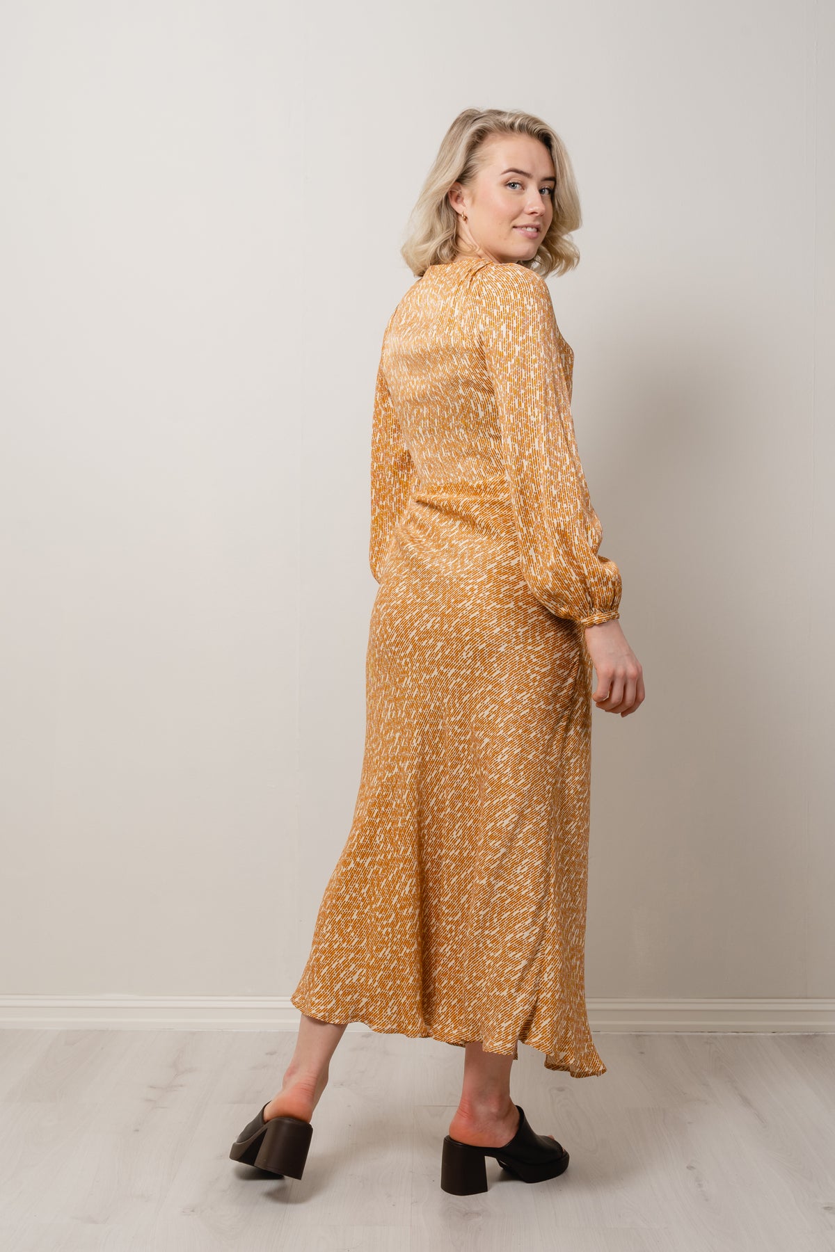 Rattan Dress - Apricot