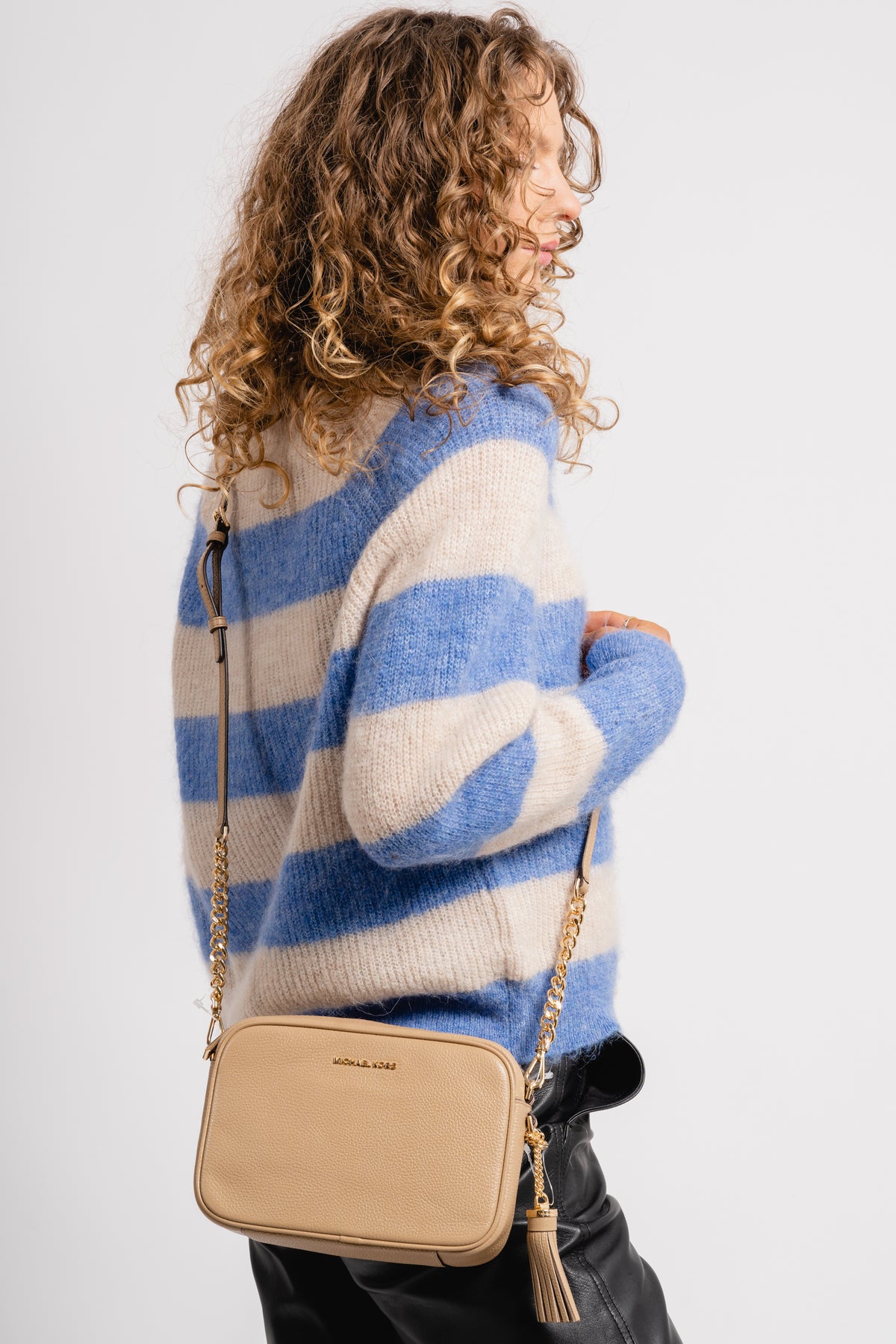 Jet Set Medium Pebbled Leather Crossbody Bag - Camel