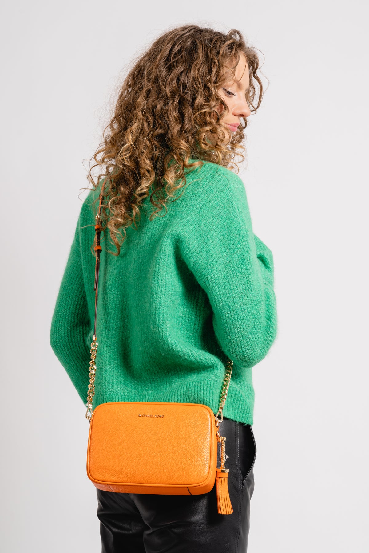 Jet Set Medium Pebbled Leather Crossbody Bag - Apricot