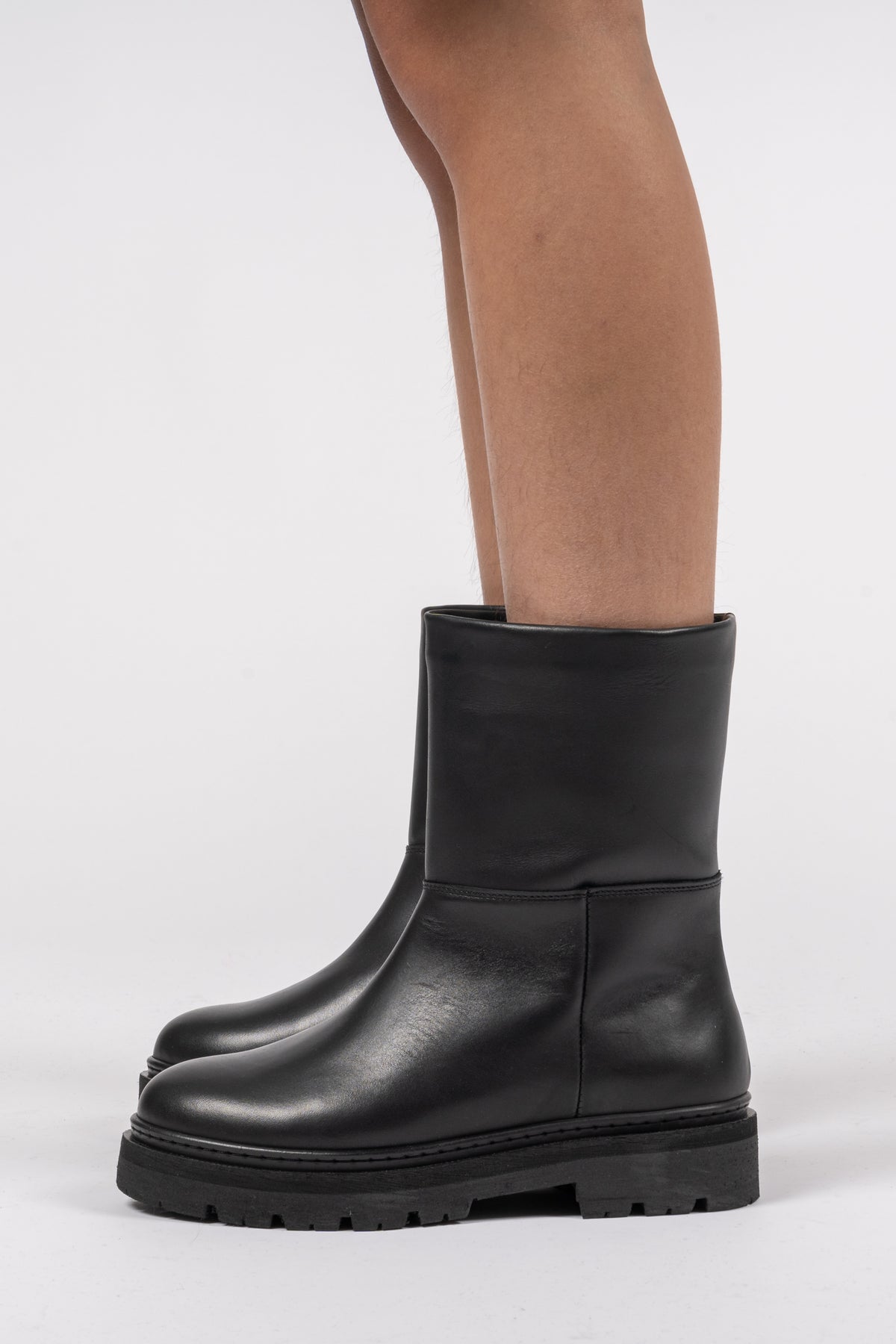 Hug Boot - Black
