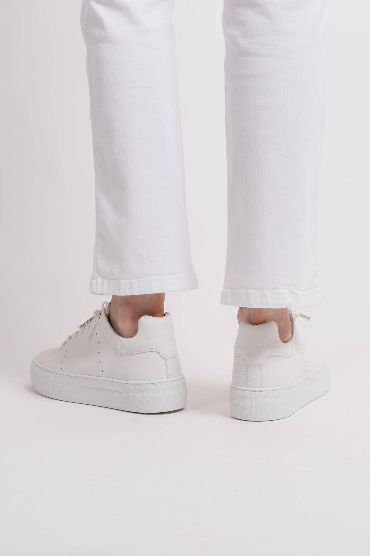 Ibi - White