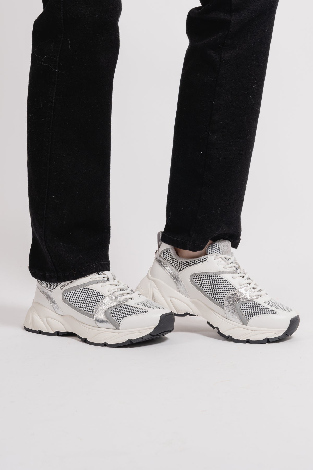 Standout - White/Sil