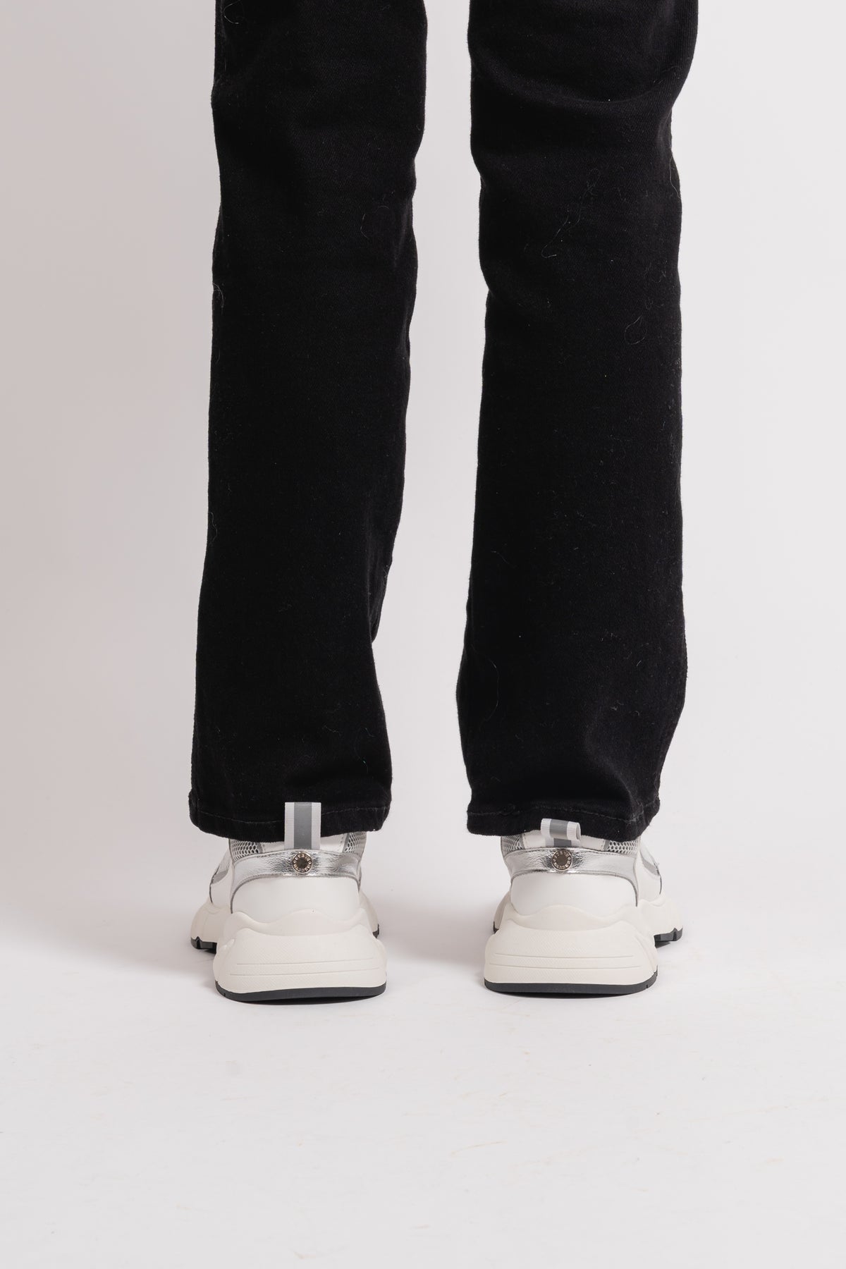 Standout - White/Sil