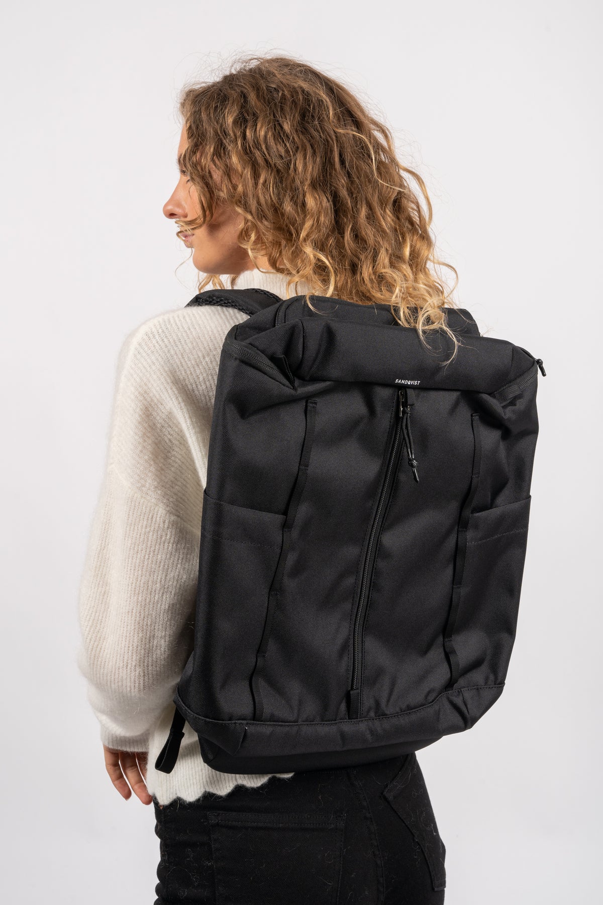 Sune - Black With Black Webbing