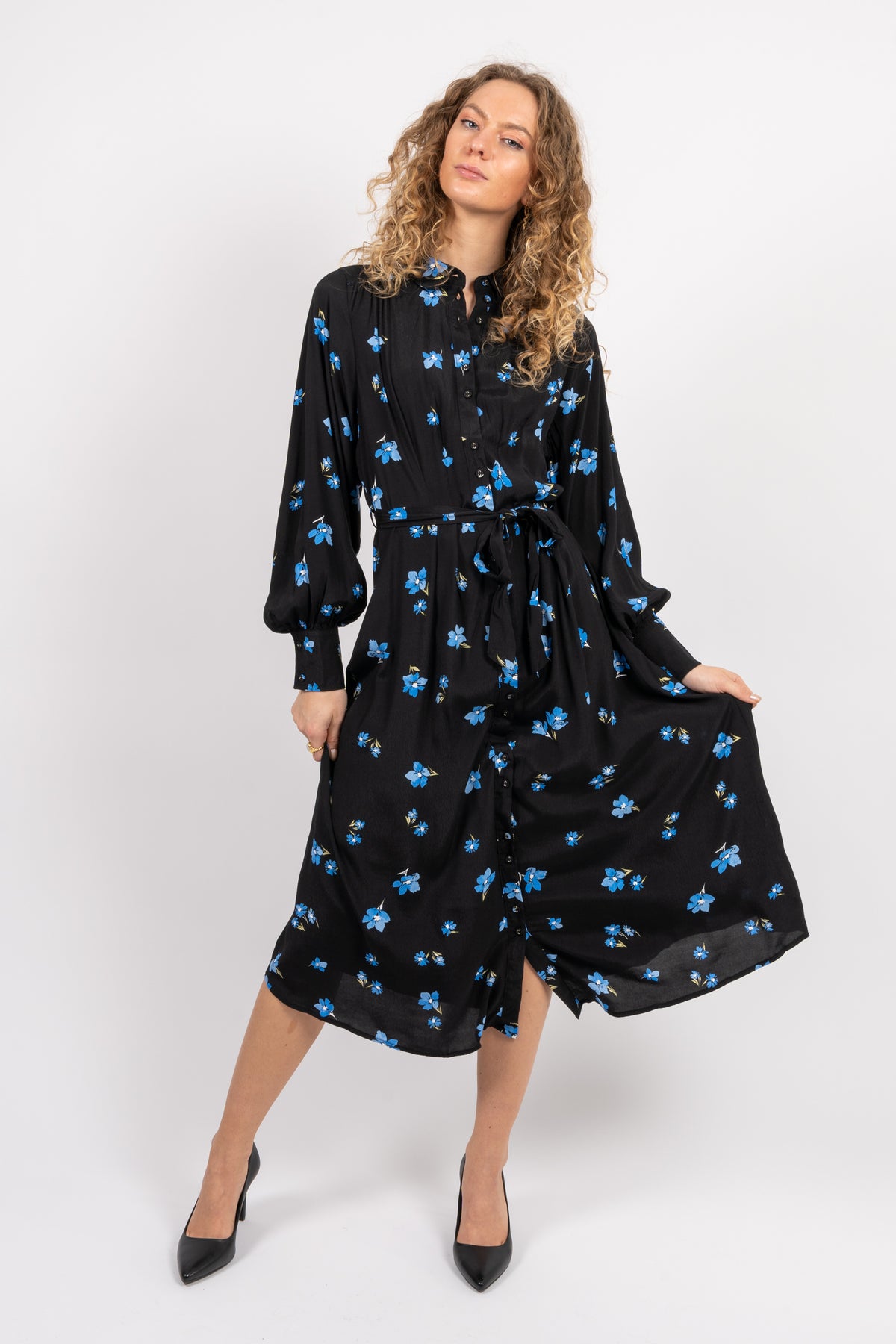 Walda Ls Aop Midi Dress - Black W/Blue Flower