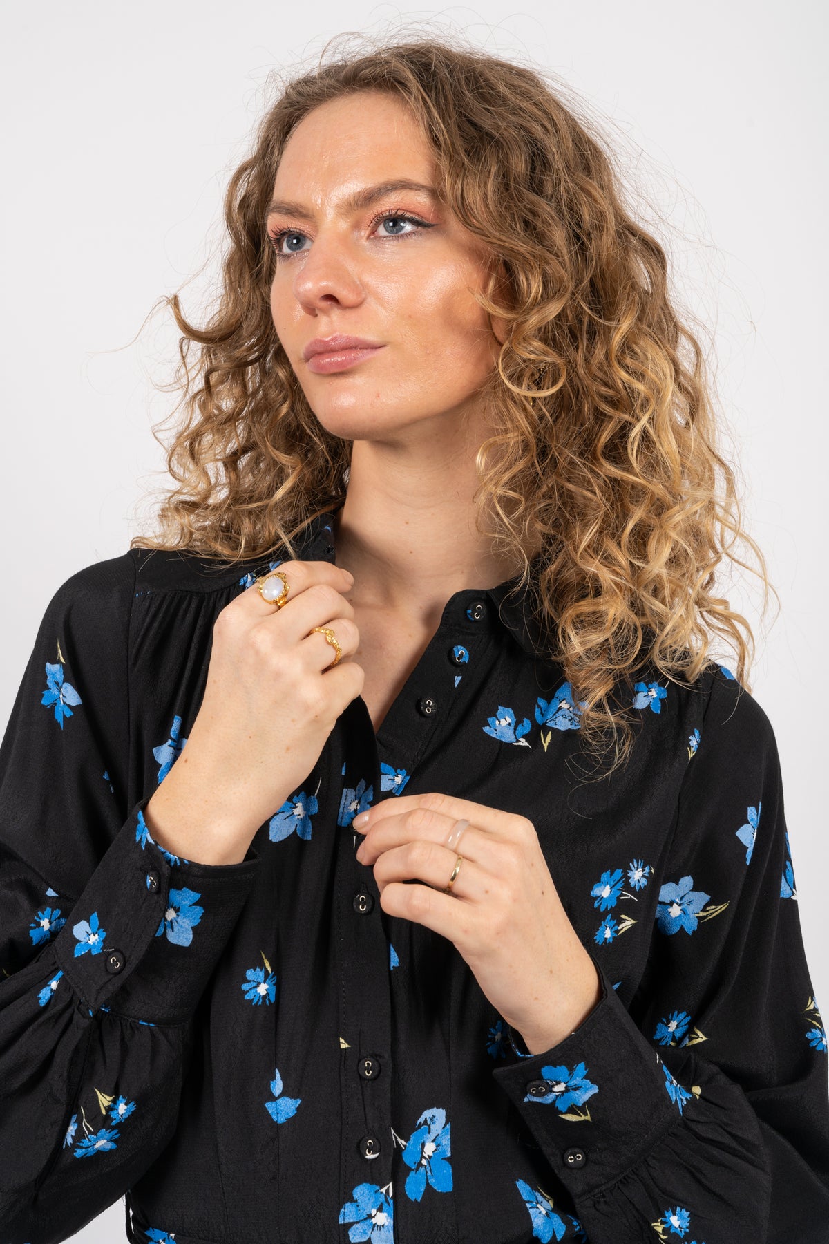 Walda Ls Aop Midi Dress - Black W/Blue Flower
