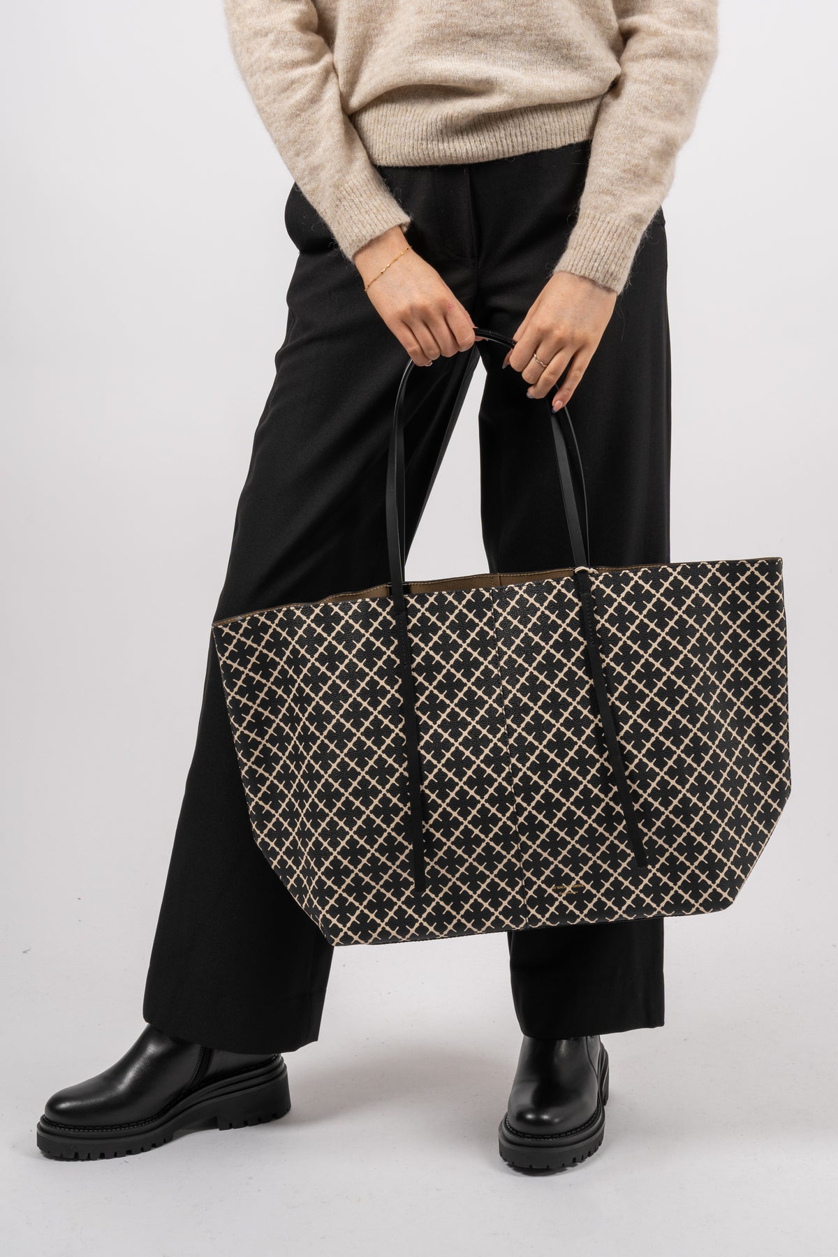Abi Printed Tote Bag - Black