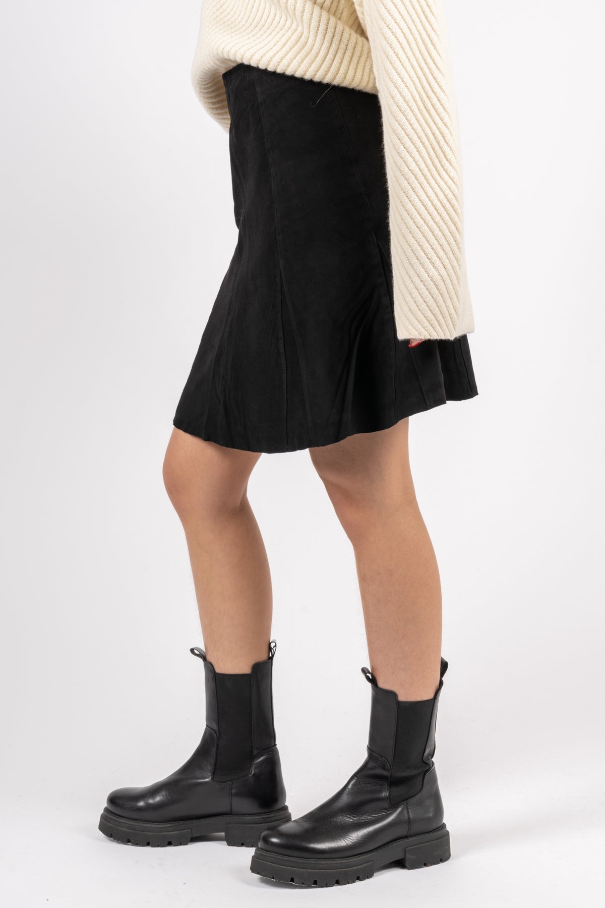 Susa HW Suede Short Skirt - Black
