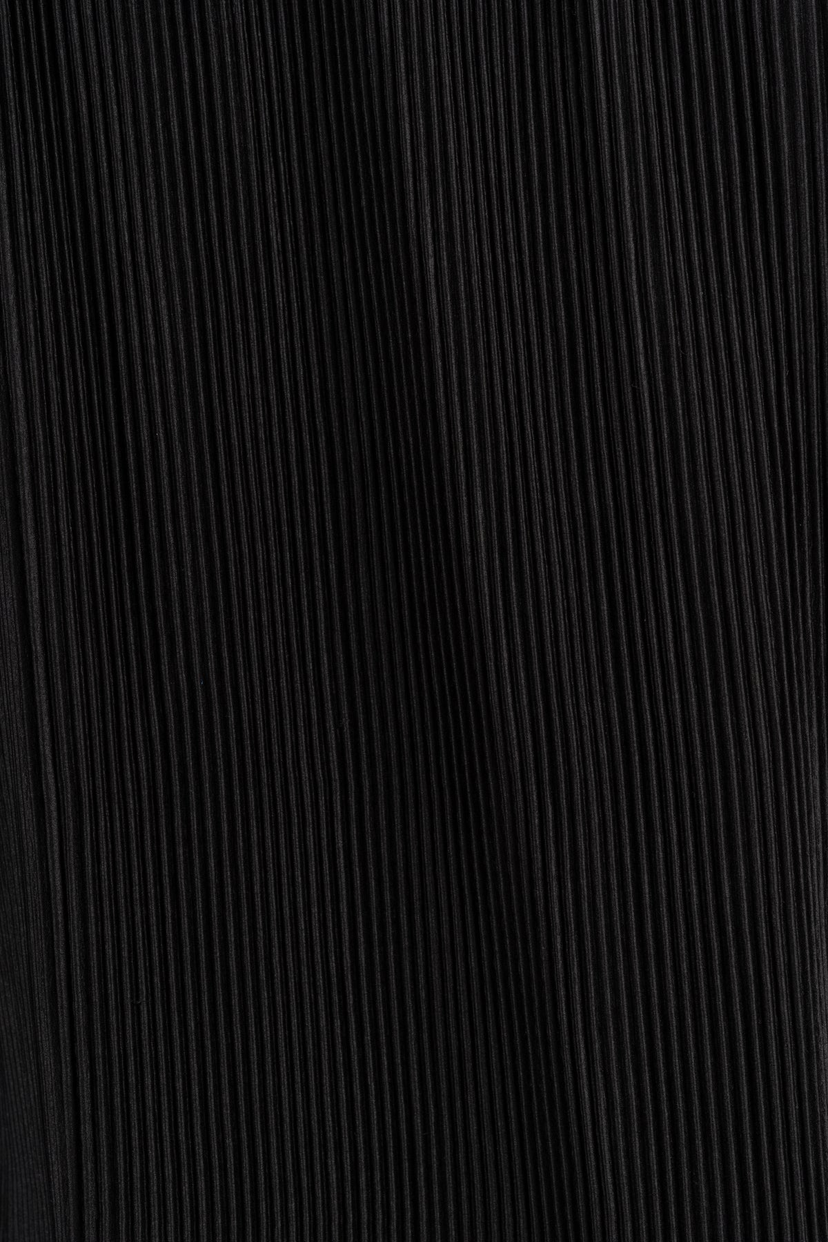 Vyanna - Black