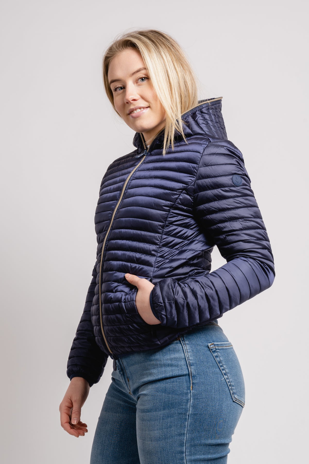 Alexa Iris - Blue Black