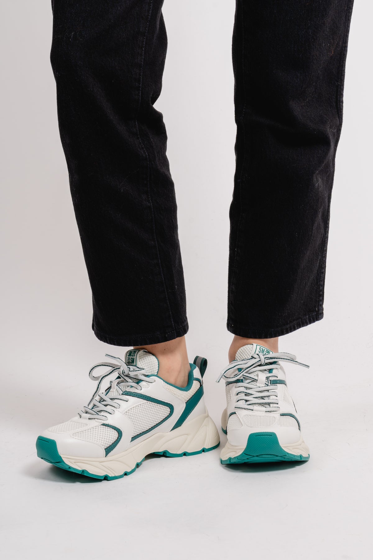 Standout - White/Emerald