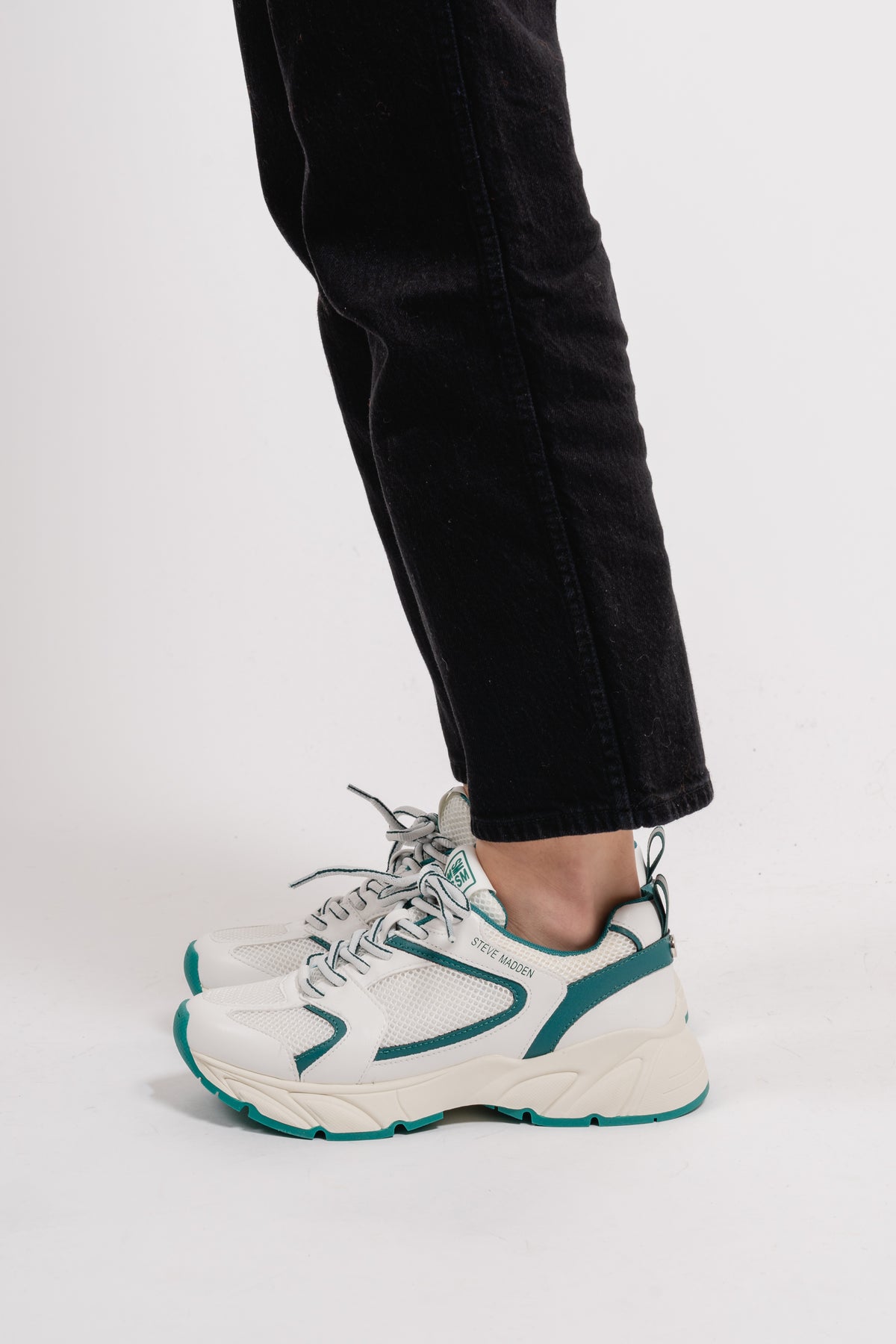 Standout - White/Emerald