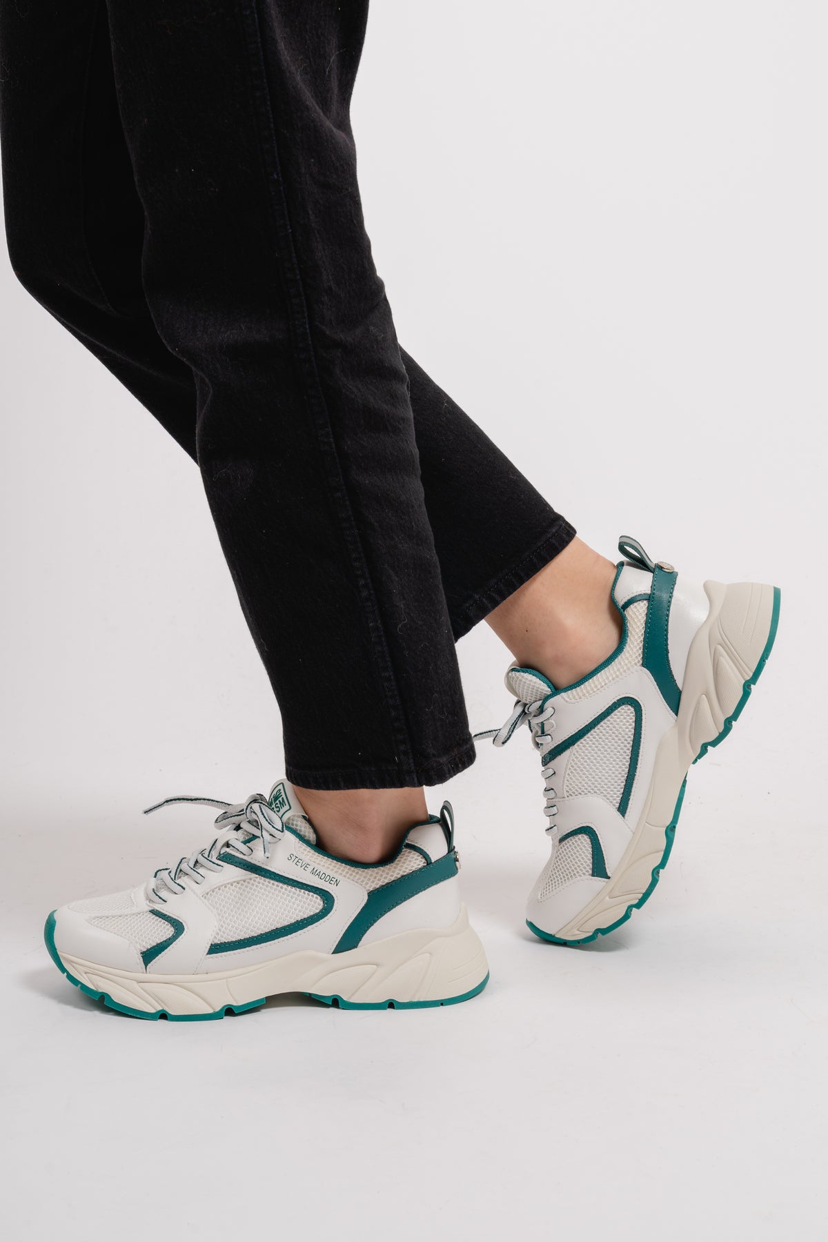 Standout - White/Emerald