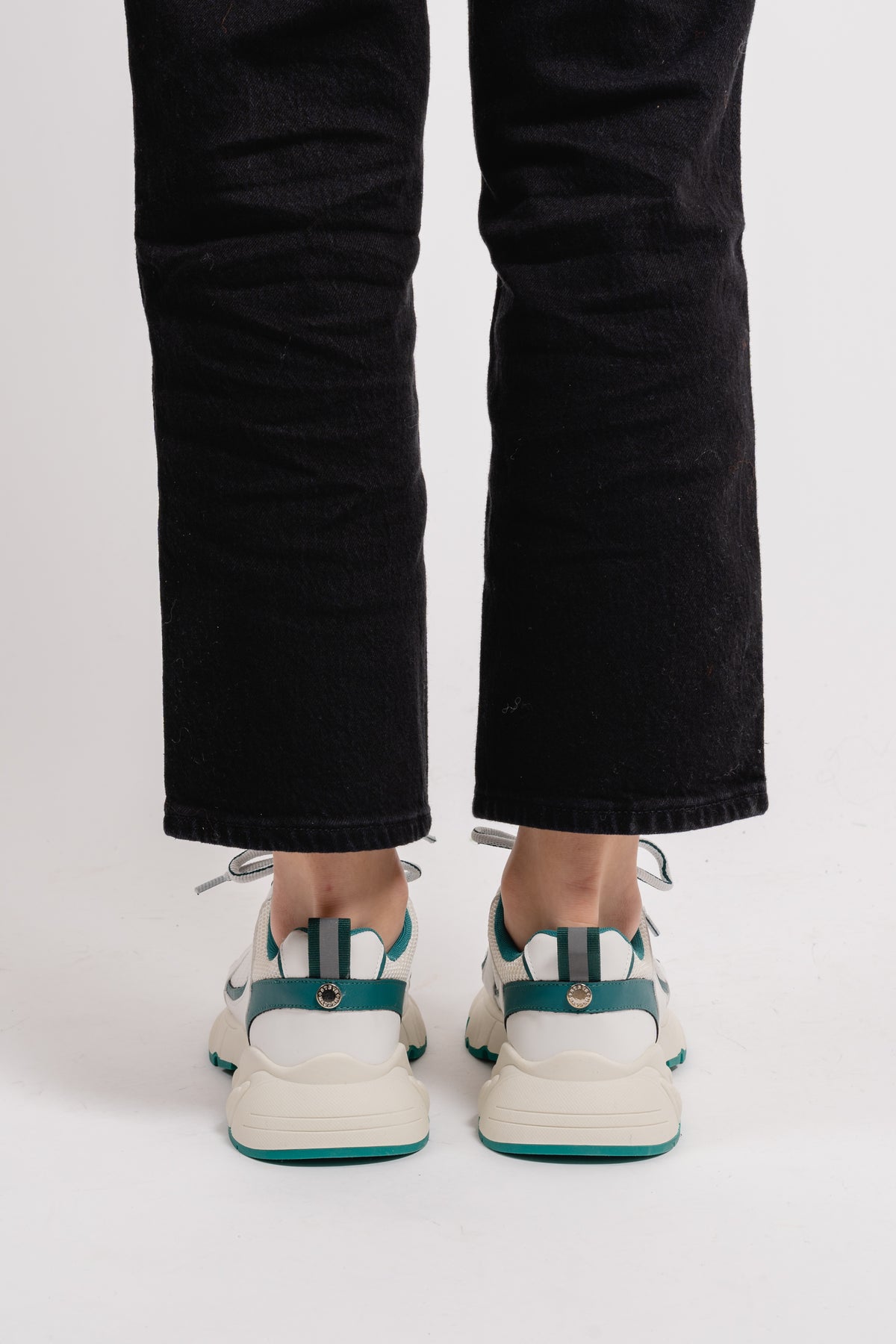 Standout - White/Emerald