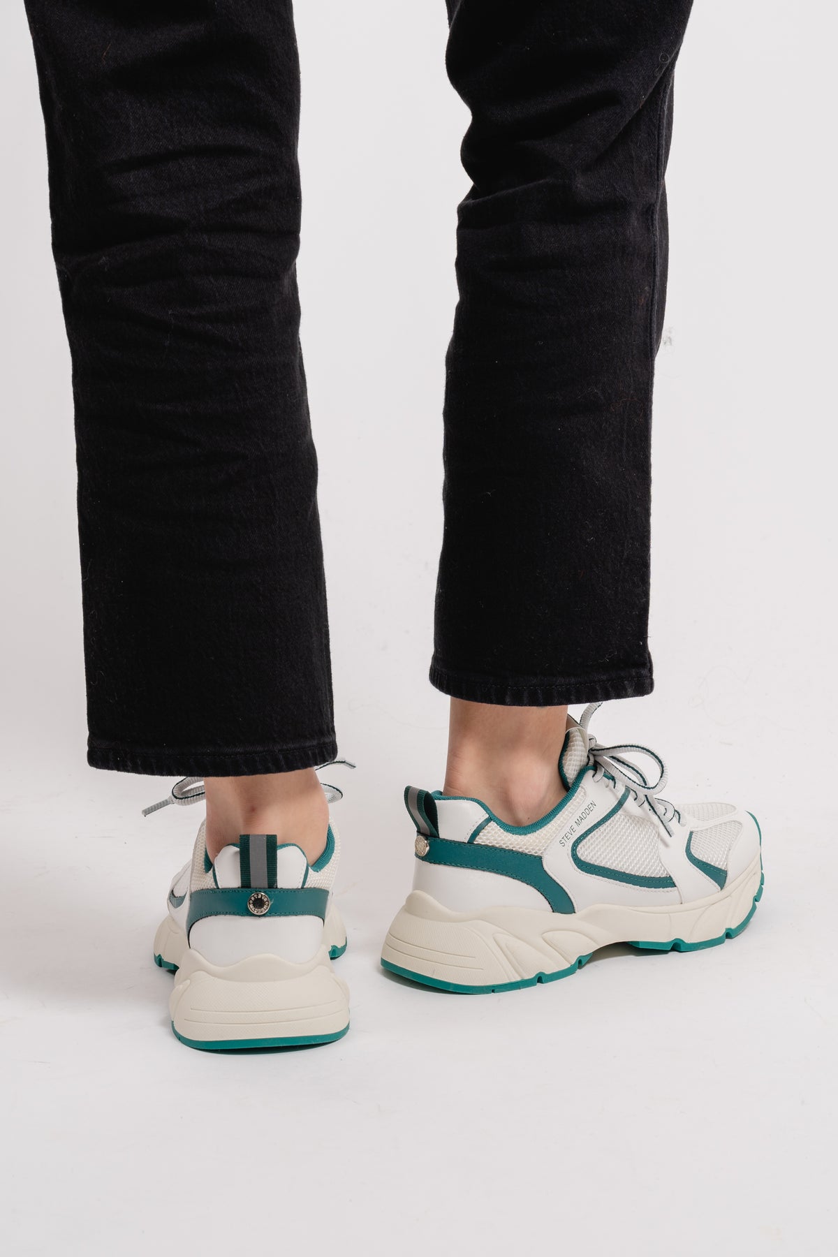 Standout - White/Emerald
