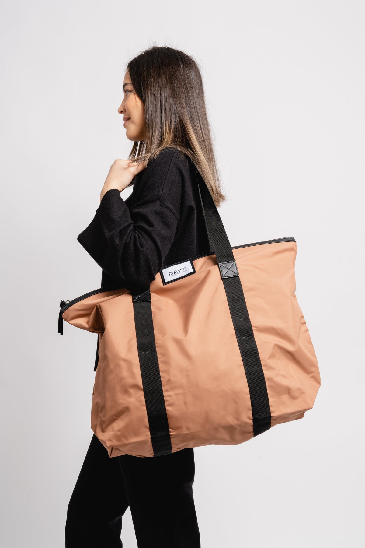 Day Gweneth Re-S Bag M - Mocha Mousse