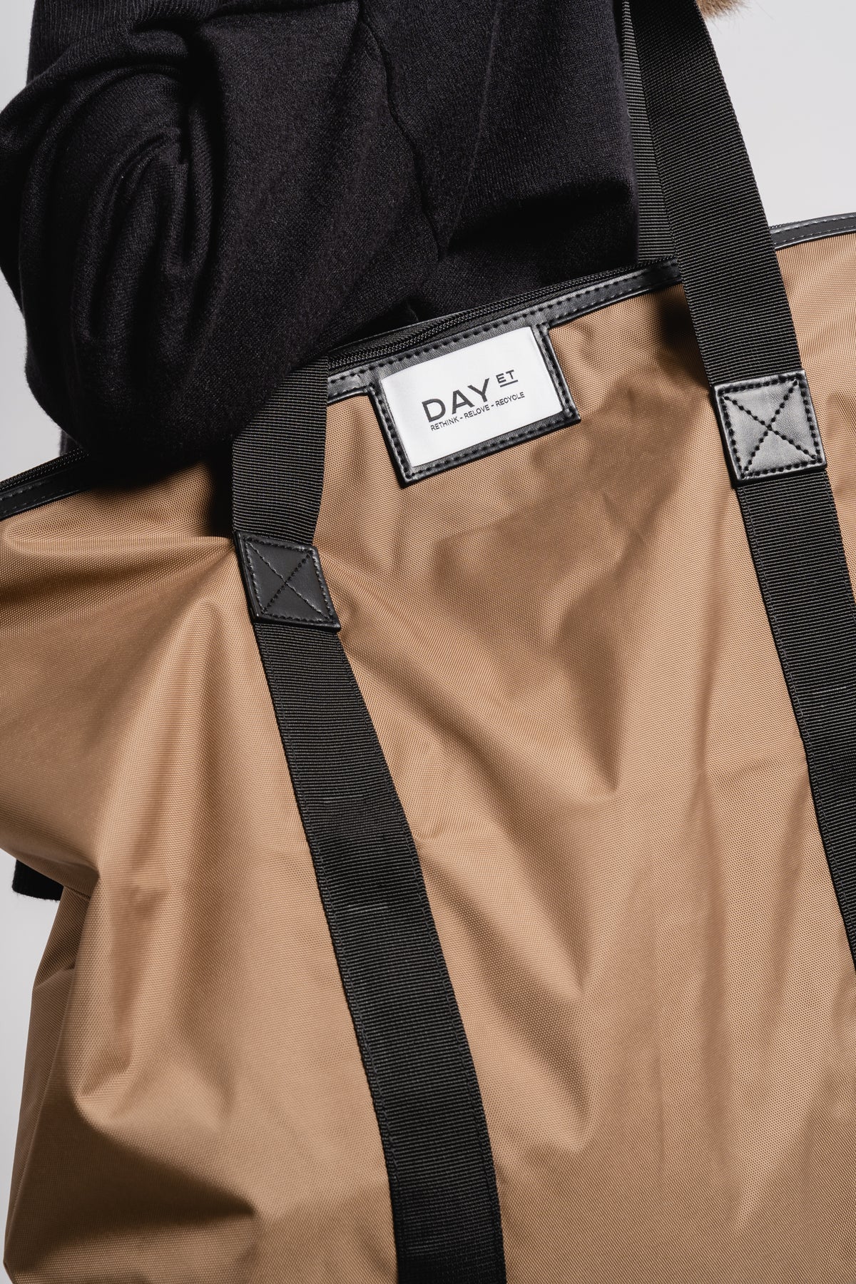 Day Gweneth Re-S Bag M - Caribou