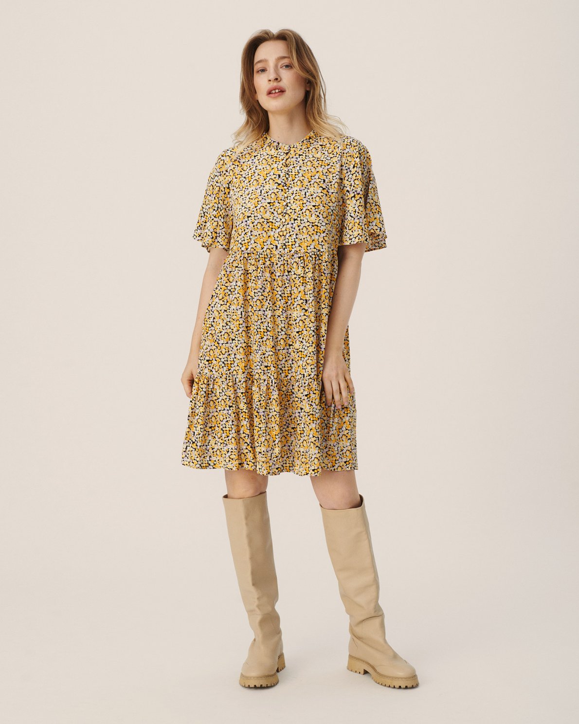 Lyvia SS Dress Aop - Black Flower