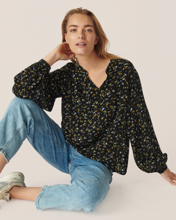 Bellaris Jalina Top Aop - Black Flowers