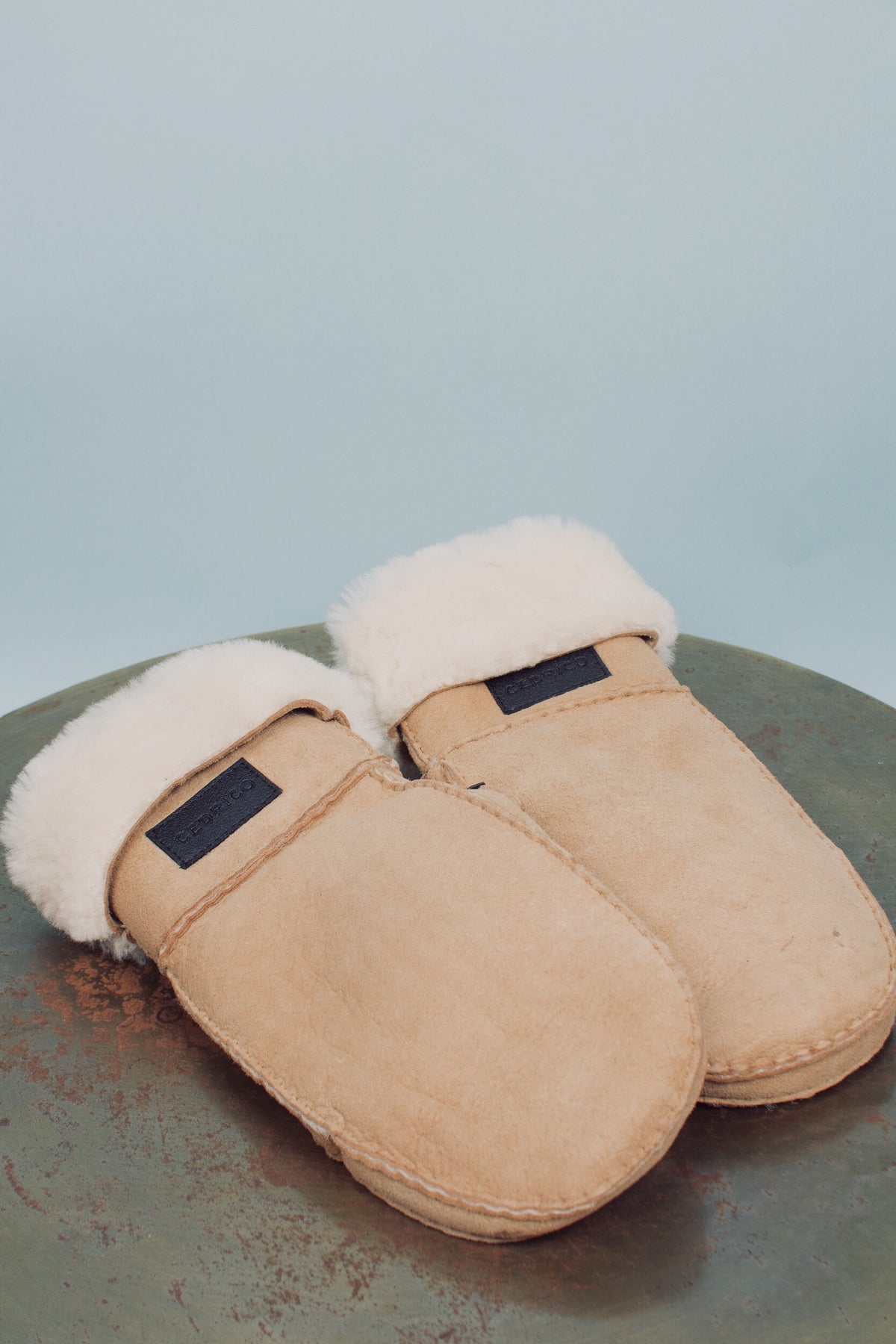 Miss Shearling Suede - Camel - Cedrico - Tilbehør - VILLOID.no