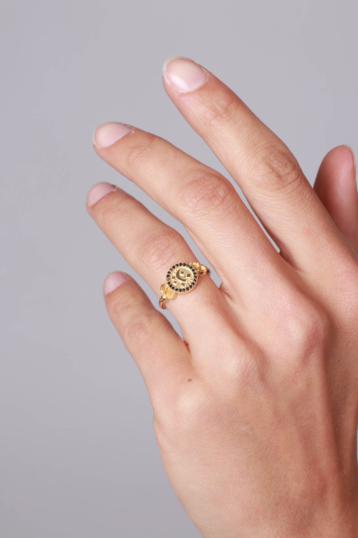 Anna Ring - Gold - Maanesten - Tilbehør - VILLOID.no
