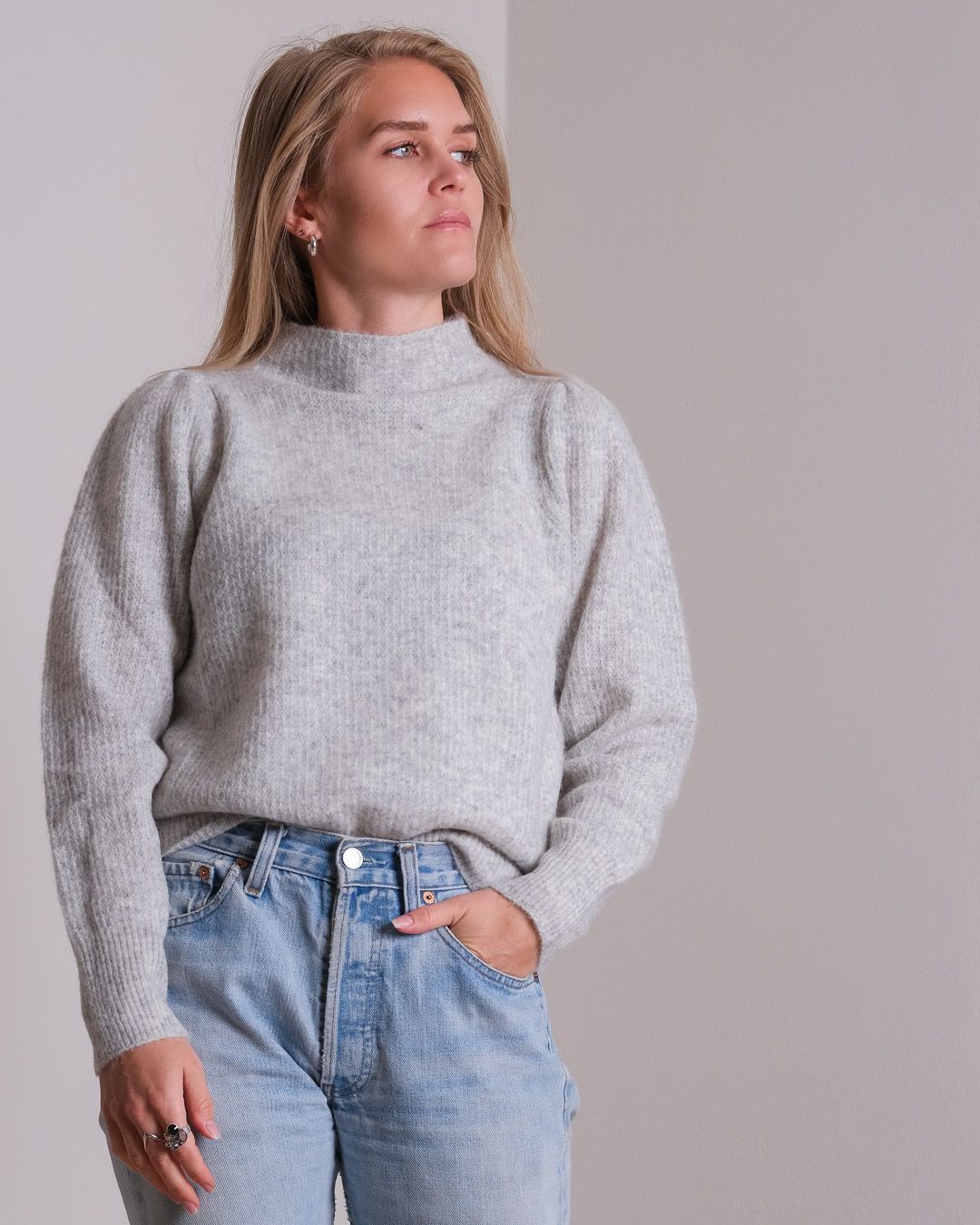 Marlia Knit Blouse - Light Grey Melange - Neo Noir - Bluser & Skjorter - VILLOID.no