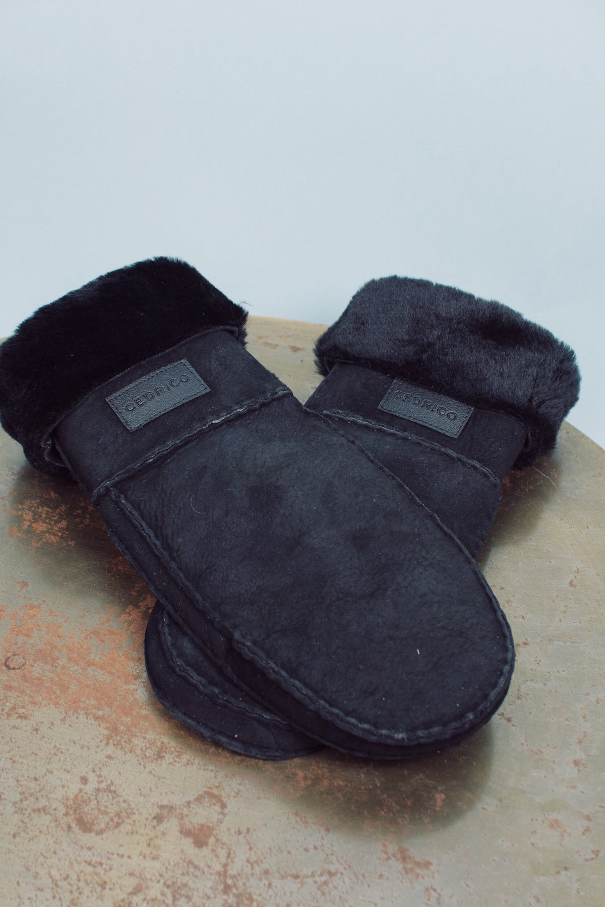 Miss Shearling Suede - Black - Cedrico - Tilbehør - VILLOID.no