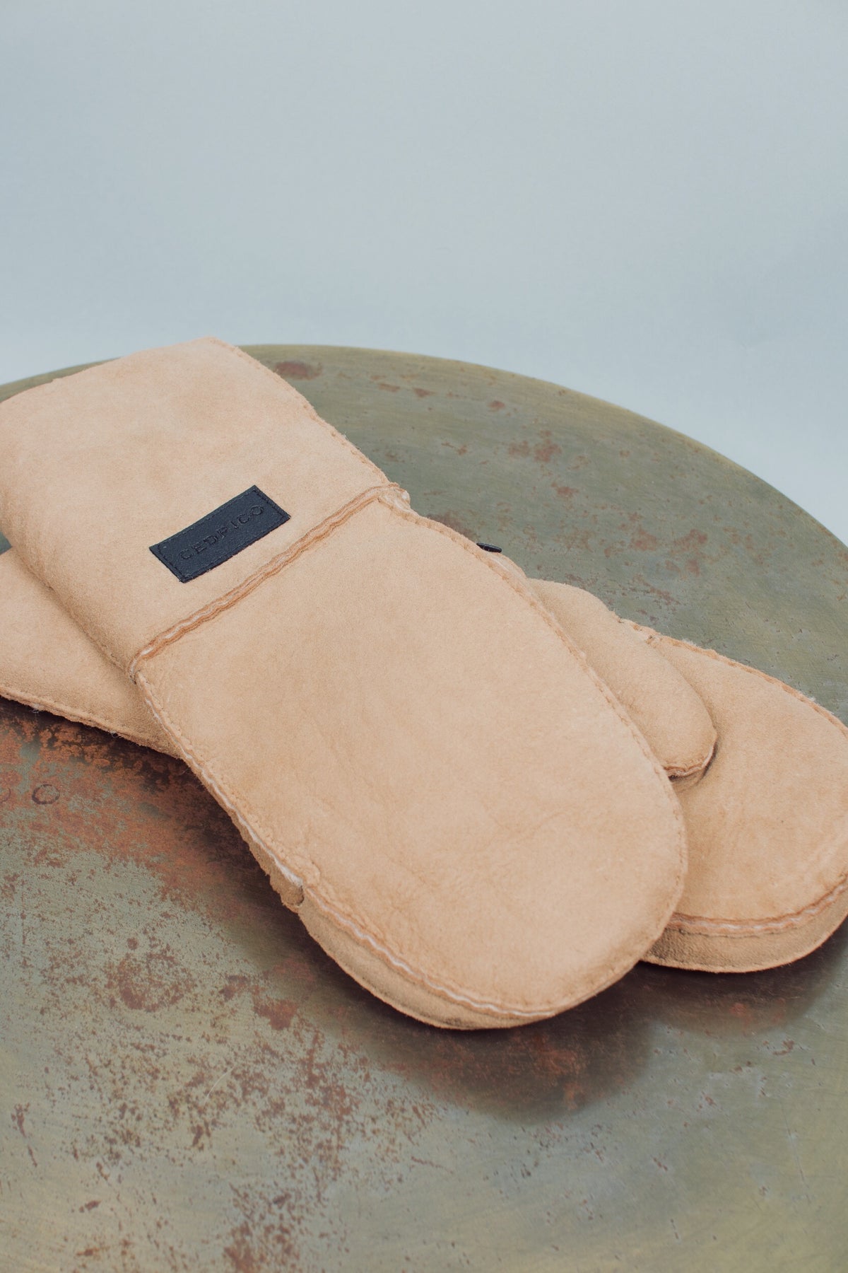 Miss Shearling Suede - Camel - Cedrico - Tilbehør - VILLOID.no